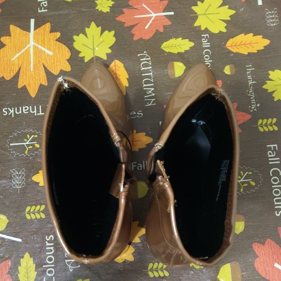 Wild Pair Tan Patent Heeled Boots - Picture 10 of 12